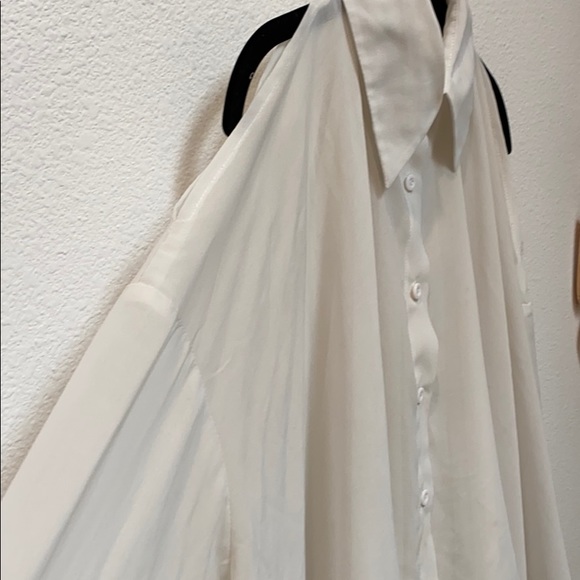 Unif button up blouse - Picture 2 of 4